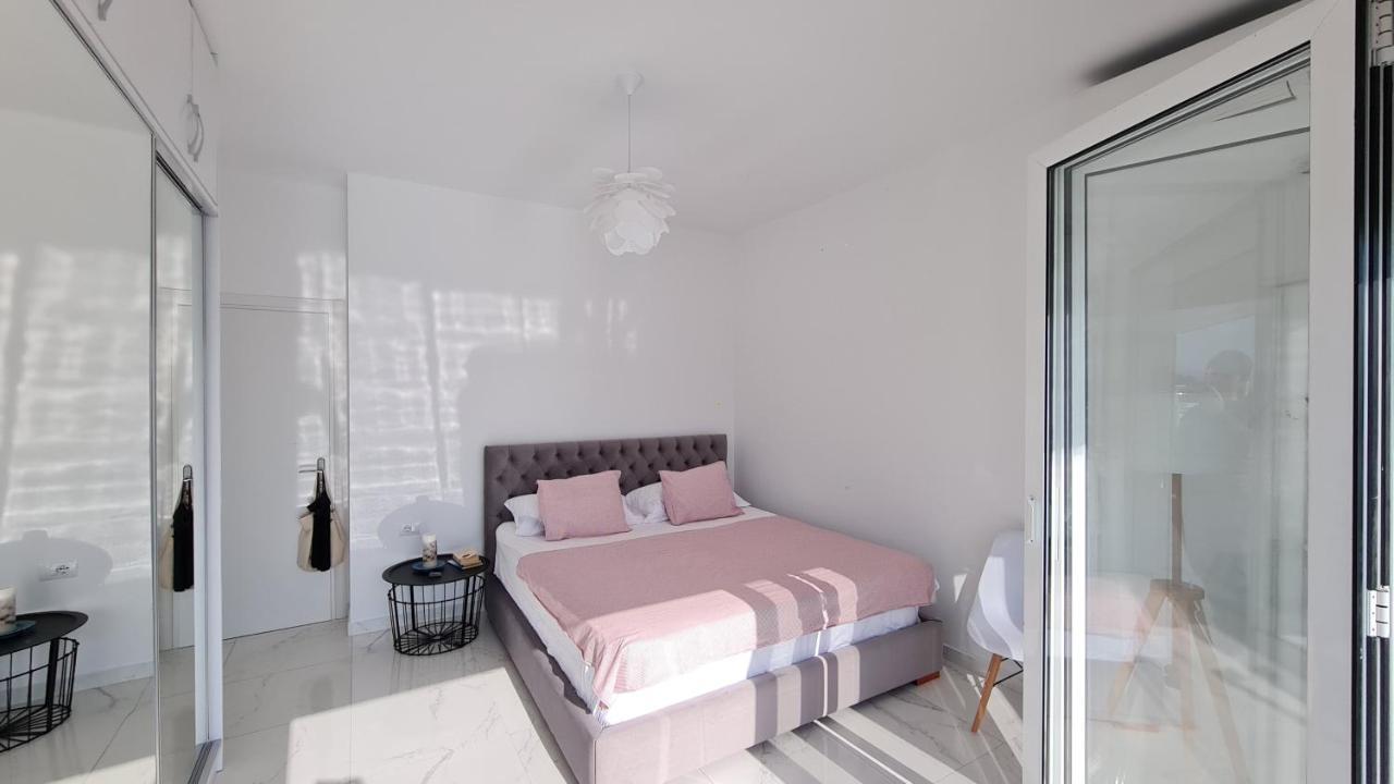 Апартаменты Rocknest Sea View Penthouse Саранда Экстерьер фото