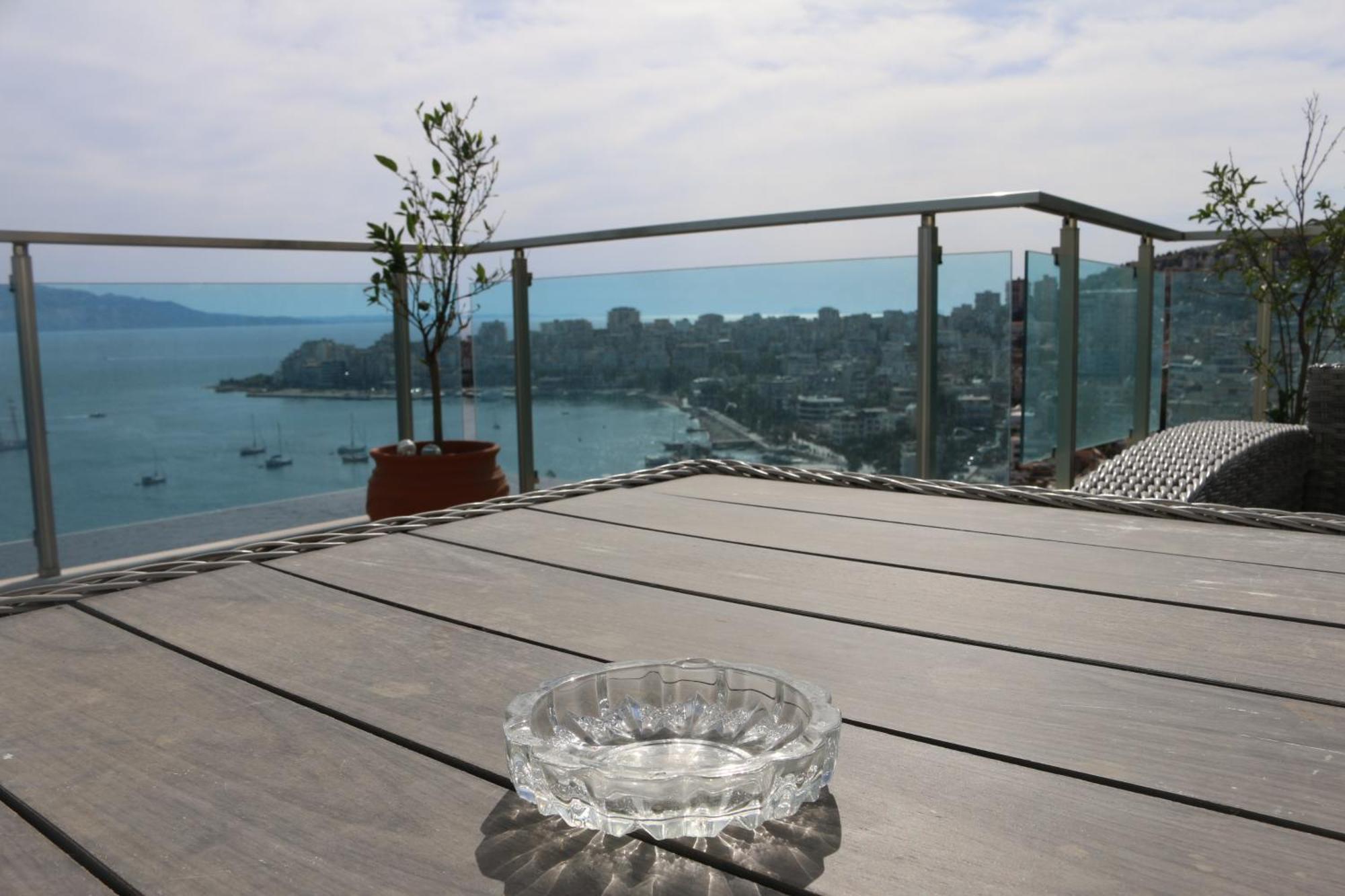 Апартаменты Rocknest Sea View Penthouse Саранда Экстерьер фото