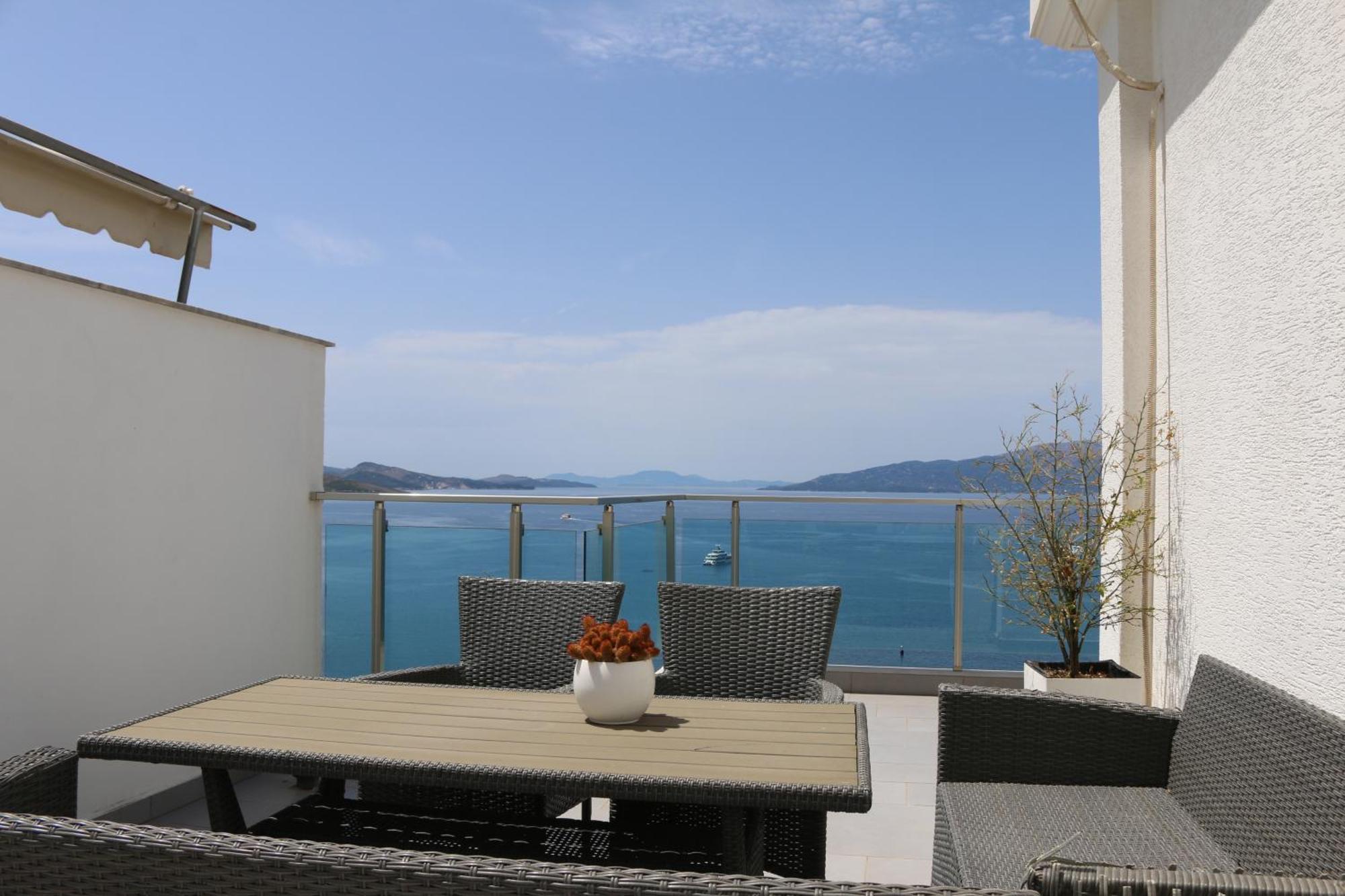 Апартаменты Rocknest Sea View Penthouse Саранда Экстерьер фото